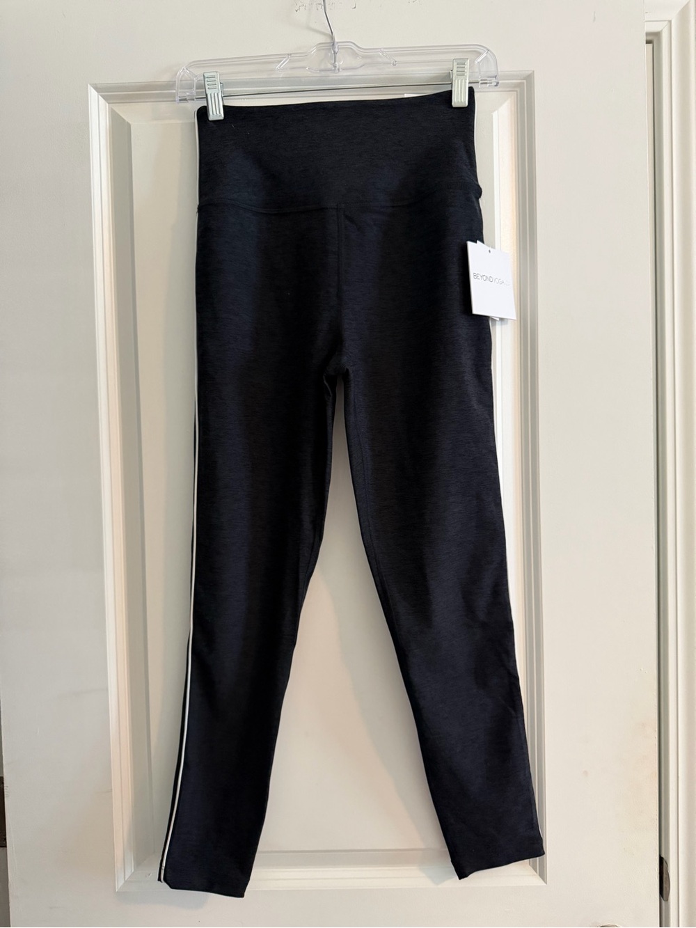 Beyond Yoga Spacedye Leggings Black with white stripe Size Medium NWT